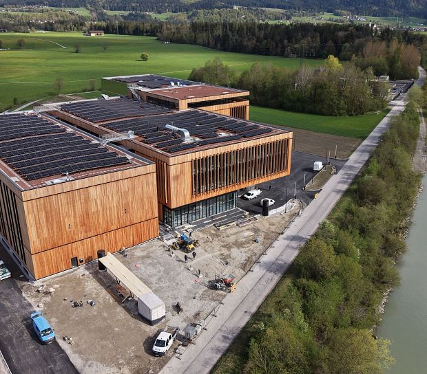 BORA: VERTIKALE FABRIK fertiggestellt